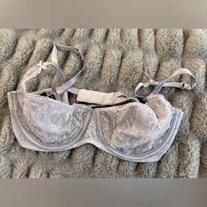 Victoria's Secret Lace Underwire Bra in Light Gray
